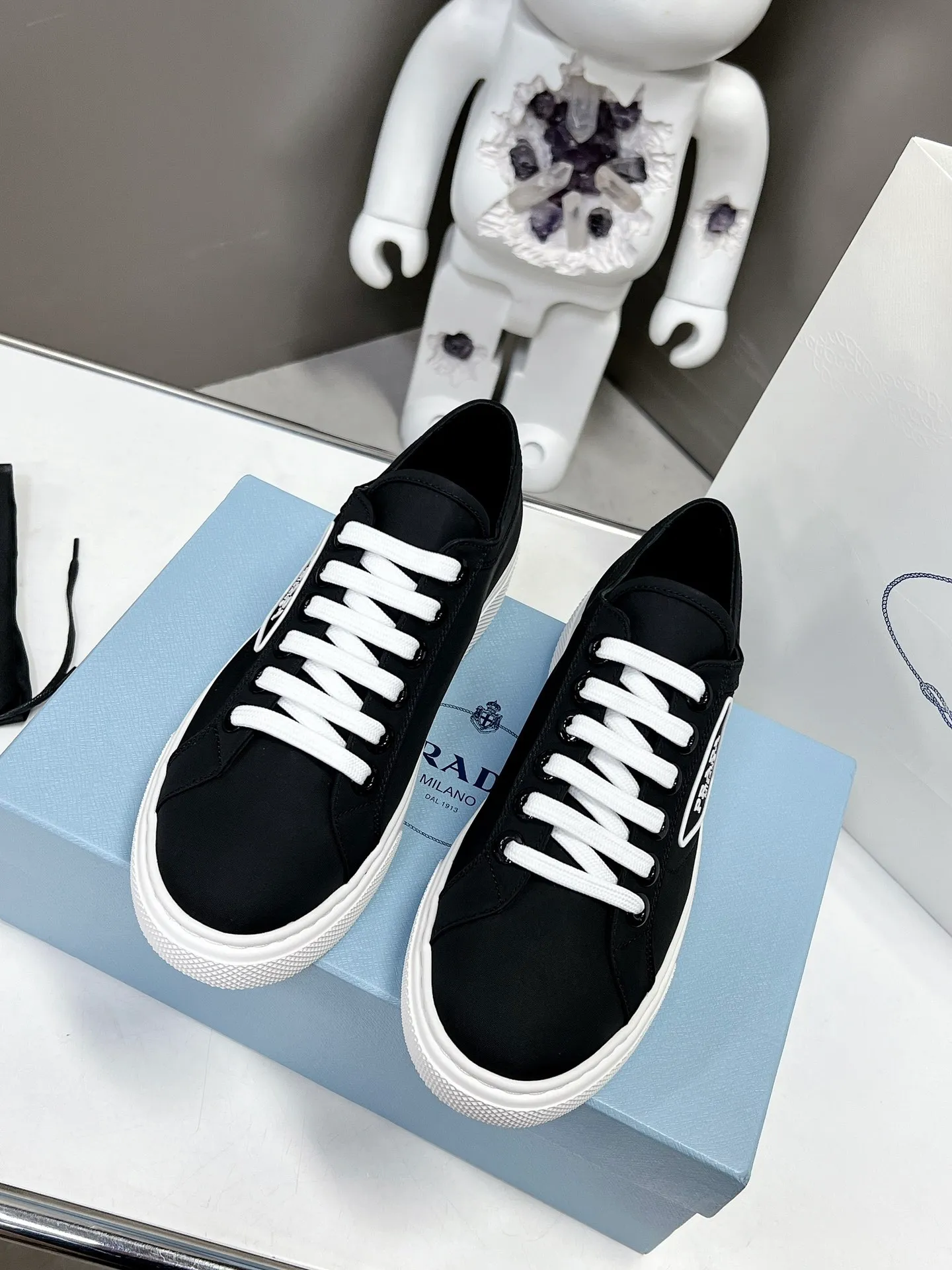 👟👟Ex-factory price 420👟👟 Purchasing level ⚡2023S launches Prada’s latest catwalk shoes, dad shoe series ͏ 💥PRADA's early spring catwalk model👠The fresh breeze has a bit of an expensive feel, and the upper is very perfect💃Elegant and elegant, crystal clear, no matter the quality of the accessories, they are all customized one-to-one, zero distance from the original version 1⃣Upper: imported waterproof twill + epoxy injection molding process 2⃣Inner: waterproof twill 3⃣Outsole: Original one-to-one molded rubber foam outsole 4⃣🔺Original packaging Heel height 4cm 5⃣Number of codes: 35-40, 41 non-returnable